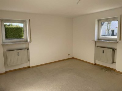 3-Zimmer-Souterrain-Wohnung in Maxhütte-Zentrum für Single, Stellplatz