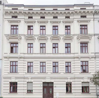 Für Kapitalanleger interessante, nett vermietete 2 -Raum-Wohnung mit Balkon und Fahrstuhl in Domnähe