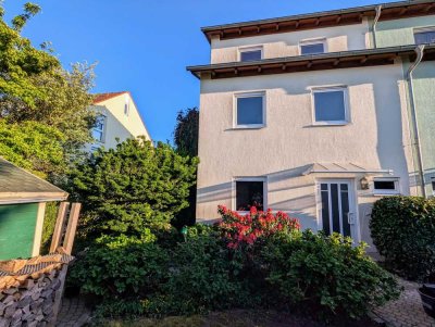 Idyllisches Reihenendhaus mit wunderschönem Garten