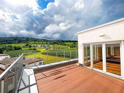 Vom Fahrstuhl direkt zur Wohnungstür-Helle, großzügige 3-Zimmer Penthouse mit traumhaften Fernblick