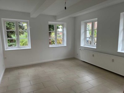 Bildschöne sanierte Wohnung in einem herrlichen Reetdachhaus