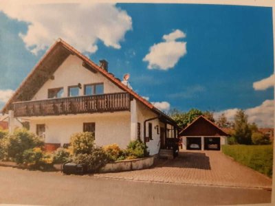 Gepflegte DG-Wohnung mit drei Zimmern sowie Balkon und EBK in Pottenstein/Kirchenbirkig