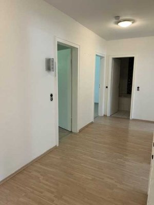 Helle Erdgeschoßwohnung mit Terrasse