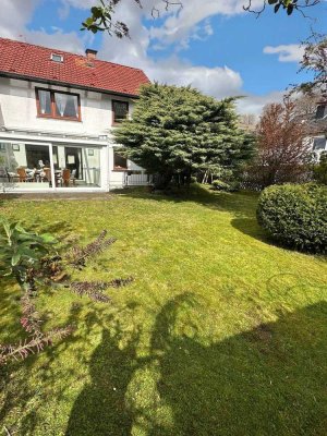 Großzügiges Einfamilienhaus mit Wintergarten, großem Garten & Garage – direkt am Aaper Wald.
