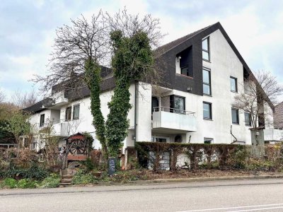 Schöne, gepflegte 2,5 Zimmer Wohnung im EG in idyllischer Lage und eigenem, großen Garten