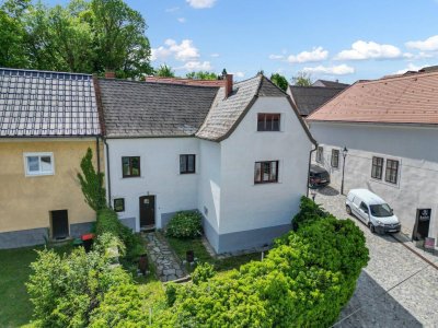 Charmantes Stadthaus mit Gartenidylle, Whirlpool, historischem Charakter &amp; Burgblick