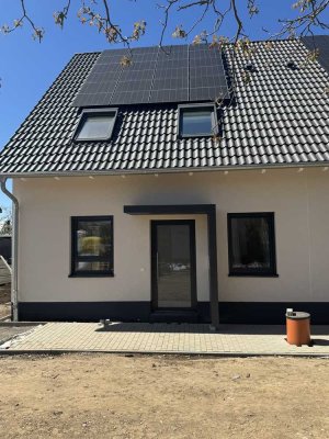 KfW-40-Neubau‑Highlight Doppelhaushälfte zur Miete in Bad Dürrenberg – Erstbezug mit Komfort