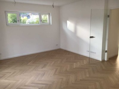 Geschmackvolle 3-Raum-EG-Wohnung mit gehobener Innenausstattung mit Terrasse und EBK in Siegen