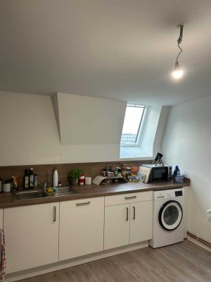 Wohnen über dem Uni-Viertel - 6. Stock! WG geeigneter Dachgeschossausbau mit Einbauküche