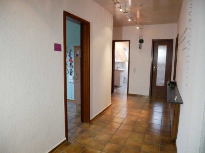 Lichtdurchflutete Dachgeschosswohnung mit Blick ins Grüne – 100 m² Wohlfühlfläche
