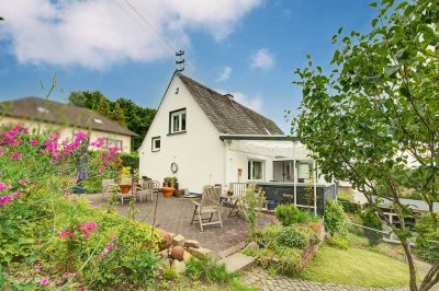 Einzugsbereit! Modernisiertes Wohnhaus in traumhafter Aussichtslage