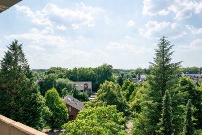 Unverbauter Ausblick .... 3-Zi.-ETW mit Aufzug,  Balkon u. Garage
