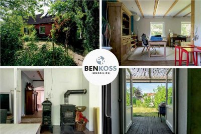 FLENSBURG: Kleine Doppelhaushälfte mit Kaminofen, Terrasse und (Sanierungs)potenzial nahe der Förde