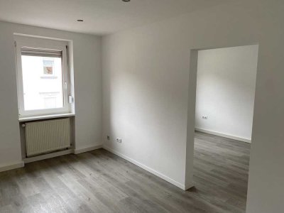 KOMPLETT RENOVIERTE 2,5ZKB-WOHNUNG IN ZENTRUMSNAHER LAGE!