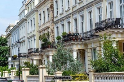 Historisches Wohnjuwel - Altbauvilla mit 5 Wohnungen, Garten &amp; Carports