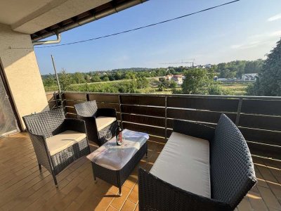 5-Zimmer-Wohnung mit neuen Möbeln und Geräten,Balkon und neuer Gasheizung.