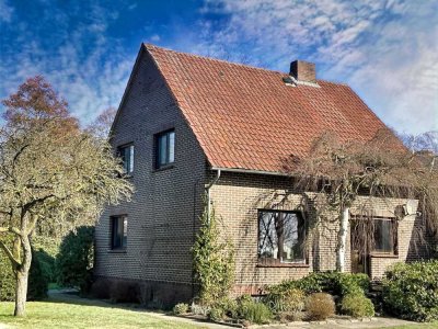 Wohnhaus mit Einliegerwohnung und Doppelgarage
