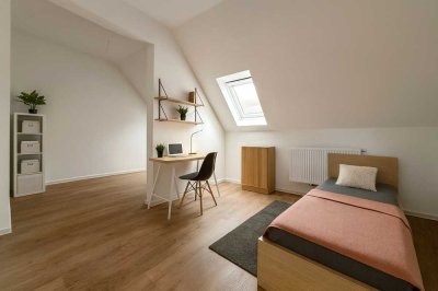 Neue 3,5 Zi WHG, WG geeignet, EBK, sanierter Altbau