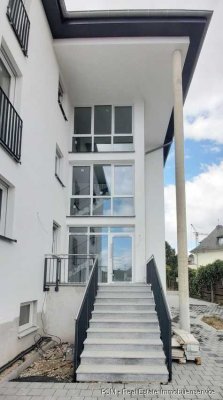 **Erstbezug! Wunderschöne 3-Zimmer-Wohnung mit Terrasse, Fußbodenheizung und viele Extras**