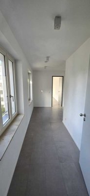 Wohnen am Meer – 4-Raumwohnung mit zwei Bädern & Stellplatz, Schwimmbad & Sauna inklusive