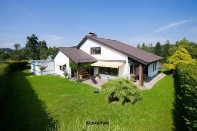 Reetgedecktes Einfamilienhaus nebst Carport und Finnhütte mit Blick auf die Wismarbucht