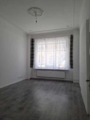 Exklusiv kernsanierte Altbauwohnung nahe Lietzensee, Charlottenburg, urbanes Wohnen mit 50 m² Garten