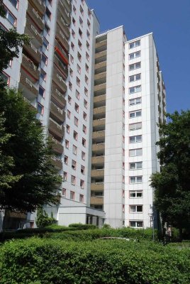 freie Etagenwohnung mit tollem Blick - 3 Zimmer-Wohnung in der 9. Etage in Porz
