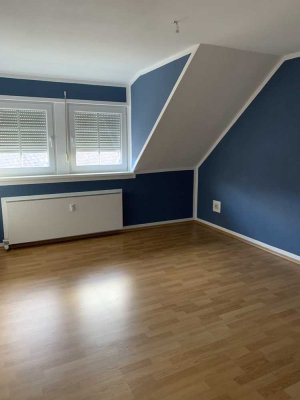 Lichtdurchflutete Dachgeschosswohnung mit Einbauküche