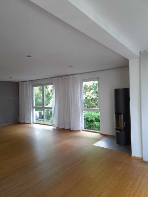 Großzügige Maisonettewohnung mit großem Garten und 2 PKW-Plätzen oberhalb Tennelbachtal