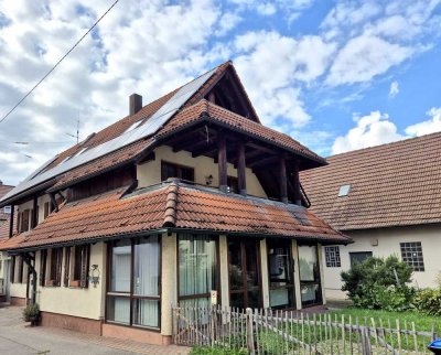 Historie trifft Gemütlichkeit: Zweifamilienhaus mit liebevollen Details und Garten in Esslingen-Met