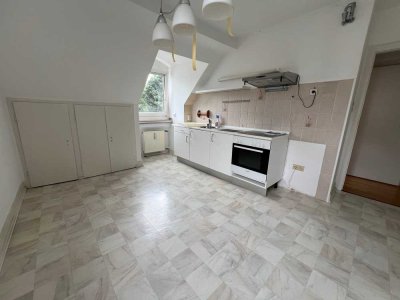 Junkersdorf - DG - Wohnküche inkl. EBK - ohne Balkon! - 2er WG geeignet - ab sofort frei!