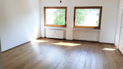 Schöne helle renovierte Wohnung in guter Lage
