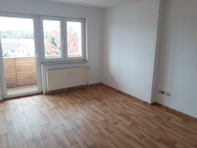 **2 Monate nur Vorauszahlungen zahlen!** Schön geschnittene 1-Raum-Wohnung mit Balkon und Badewanne