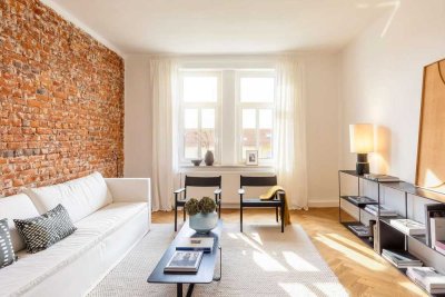 Bezugsbereite, lichterfüllte 4-Zimmer-Altbauwohnung mit Wohnküche und Balkonen