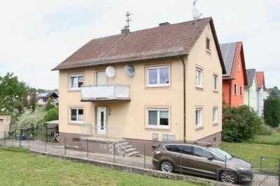Ideal zur Eigennutzung: Wohnhaus mit bald verfügbarer Erdgeschosswohnung!