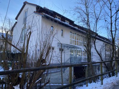 Schönes 1-Zi.-App. (München-nah) mit EBK, Terrasse/Garten, Keller, TG-+Außenstellplatz