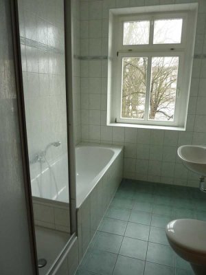 Tolle gemütliche 2-Raum mit Laminat, Wanne und Dusche...!!!
