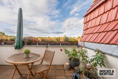 Vermietete Dachgeschosswohnung mit Balkon & Aufzug – herrschaftlicher Altbau in Grunewald