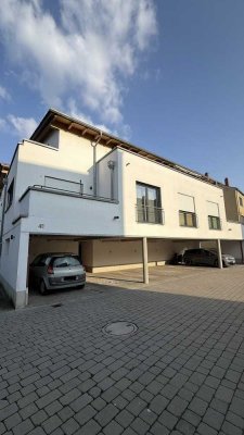 Moderne 2-Zimmer Wohnung mit Balkon im 1. OG in Straubing Kernstadt