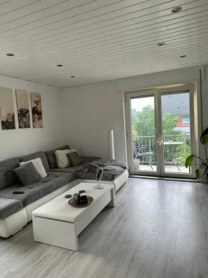 Helle, topmodern eingerichtete & möblierte Zwei-Zimmerwohnung mit Wohnküche und eigenem Gartenanteil