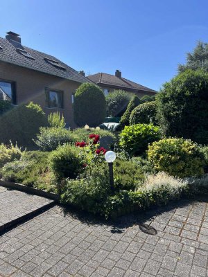 Großes, sehr sonniges Traumhaus mit wundervollem Grundstück