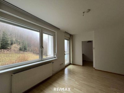 Großzügige Eigentumswohnung mit Balkon, Wintergarten, Gartenanteil und Garagenparkplatz in St. Gertraud