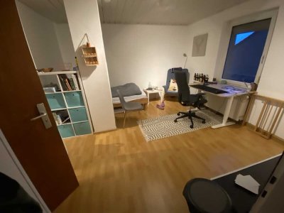 Ruhige sanierte 1,5-Studenten-Zimmer-Wohnung mit Küche in Karlsruhe