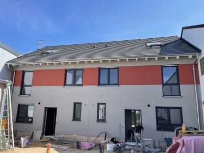 Attraktive Doppelhaushälfte mit sechs Zimmern und Einbauküche in Büttelborn-Worfelden