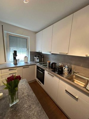 Gepflegte 3-ZKB EG-Wohnung mit Balkon, EBK & Stellplatz in KH