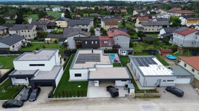 Luxusbungalow mit Pool, loxonegesteuert, Doppelgarage/3 Meter Raumhöhe/54m2 Wohnzimmer -NEUER PREIS