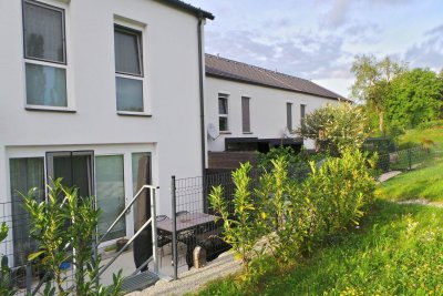 STILVOLL WOHNEN mit schönem Naturblick nahe Gleisdorf , Sonne-Ruhe-Komfort, Terrasse, Garten, Carport &amp; Parkplatz