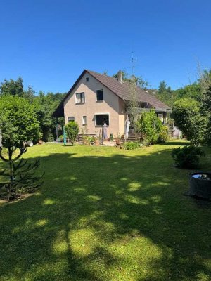 Schönes Einfamilienhaus mit tollem Garten in Waldrandlage!