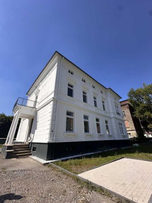 Erstbezug 6 Zimmer - Traum DG Wohnung nach komplett Sanierung - Denkmalgeschützte Villa. 3 Einheiten