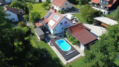 NEUER PREIS! Einfamilienhaus mit Pool, Sauna, Wintergarten &amp; großem Grundstück in Ruhelage